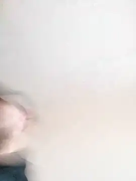 Snapshot of Hahahhdsj112 chatting on November 7, 11:21 am Hahahhdsj112 online show from November 7, 11:21 am