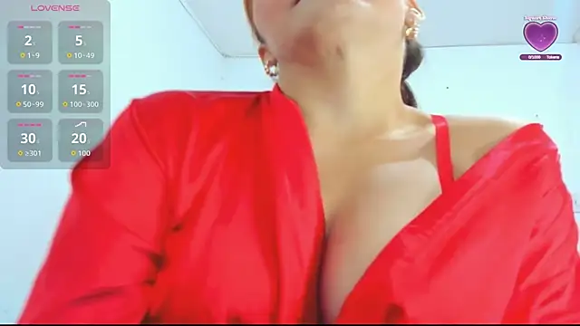 Snapshot of woman_rosse chatting on November 28, 7:49 pm woman rosse online show from November 28, 7:49 pm