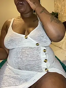 Snapshot of fatpussydallx chatting on June 19, 3:38 pm fatpussydallx online show from June 19, 3:38 pm