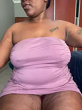 Snapshot of fatpussydallx chatting on August 3, 6:23 am fatpussydallx online show from August 3, 6:23 am