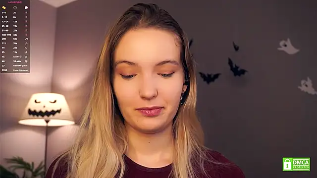 HongTomczak online show from October 31, 7:31 am