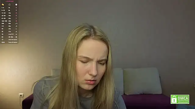 Snapshot of HongTomczak chatting on June 19, 7:45 am HongTomczak online show from June 19, 7:45 am