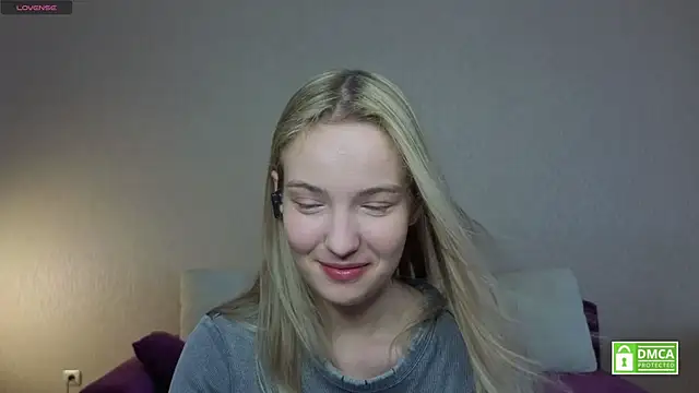 Snapshot of HongTomczak chatting on July 7, 7:45 am HongTomczak online show from July 7, 7:45 am