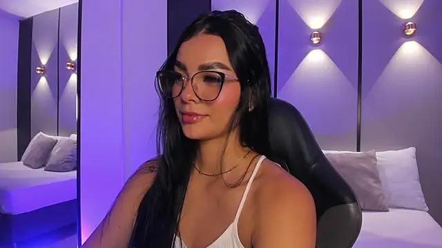 Snapshot of emily_tolson chatting on May 29, 8:07 pm emily tolson online show from May 29, 8:07 pm