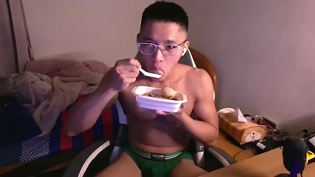 iron0401 online show from March 20, 5:40 pm