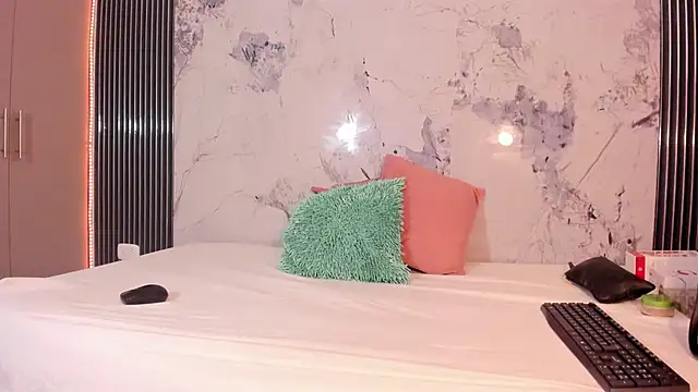 Mia Duarte1 online show from January 17, 7:28 pm