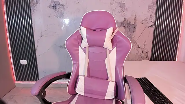 Mia Duarte1 online show from March 7, 7:33 pm