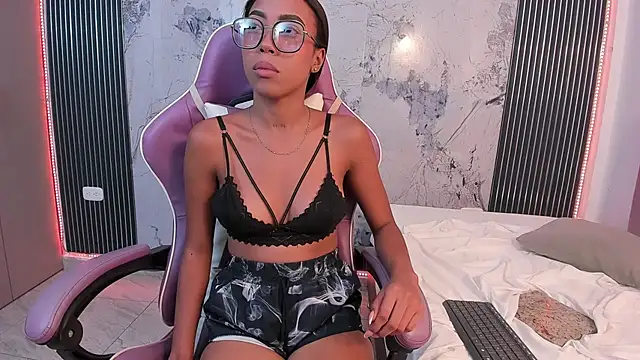 Snapshot of Mia_Duarte1 chatting on June 14, 9:39 pm Mia Duarte1 online show from June 14, 9:39 pm