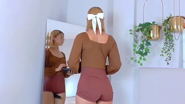 AlixMonroe online show from October 8, 11:30 am