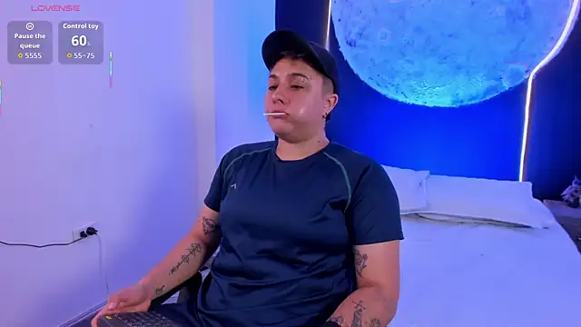 IanGilbert online show from December 3, 8:40 pm