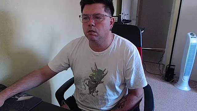 blueandwhite1 online show from September 17, 7:32 am