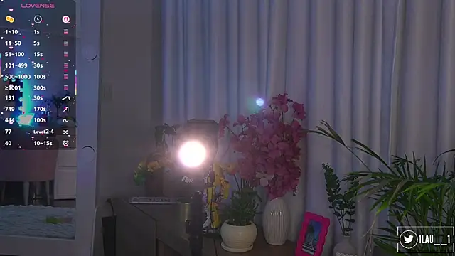 Snapshot of Just__dani chatting on November 2, 3:09 am Just dani online show from November 2, 3:09 am