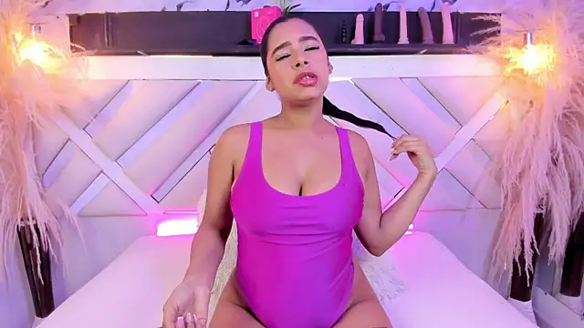 Zoe-Johnson  online show from August 2, 4:55 am