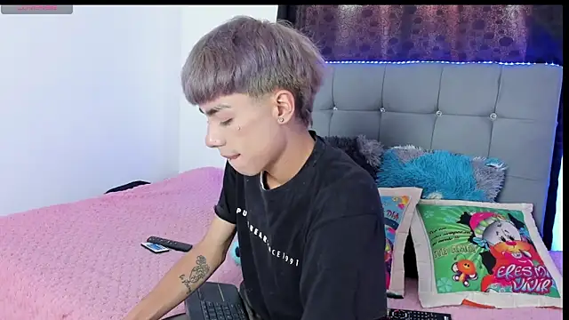 Snapshot of Playboy_Andersex chatting on October 20, 8:53 pm Playboy Andersex online show from October 20, 8:53 pm