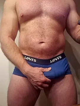 Snapshot of AlphaGymMale chatting on December 17, 1:00 am AlphaGymMale online show from December 17, 1:00 am