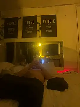 Snapshot of B3toBaby chatting on January 13, 12:43 pm B3toBaby online show from January 13, 12:43 pm