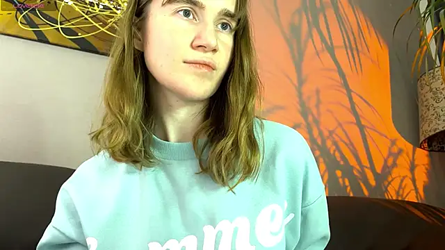 velina   online show from September 25, 7:50 pm