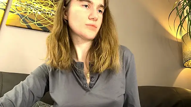 velina   online show from November 21, 6:50 pm