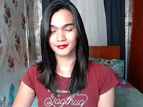 lady in moon online show from March 7, 5:10 pm