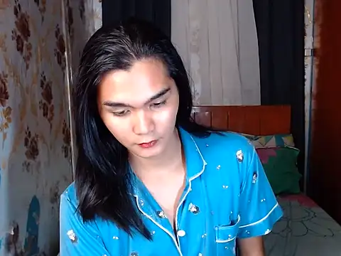 lady in moon online show from March 15, 12:33 pm