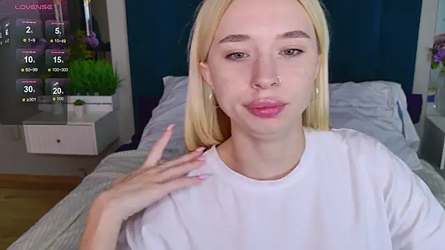 Snapshot of RachelColon chatting on September 18, 10:39 am RachelColon online show from September 18, 10:39 am