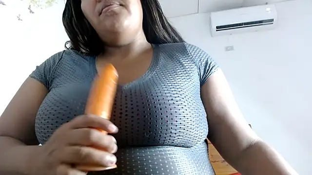 69smallstar online show from December 3, 6:17 pm