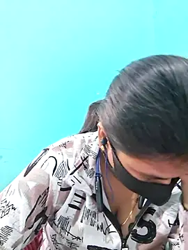 Snapshot of DivyaBhabhi69@xh chatting on May 7, 6:41 am DivyaBhabhi69xh online show from May 7, 6:41 am