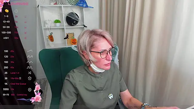 Snapshot of PamellaMurphy chatting on November 1, 5:31 am PamellaMurphy online show from November 1, 5:31 am