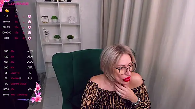 Snapshot of PamellaMurphy chatting on November 11, 5:51 am PamellaMurphy online show from November 11, 5:51 am