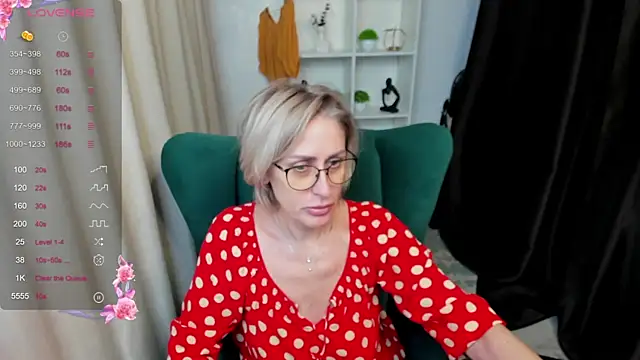 Snapshot of PamellaMurphy chatting on December 2, 7:25 am PamellaMurphy online show from December 2, 7:25 am