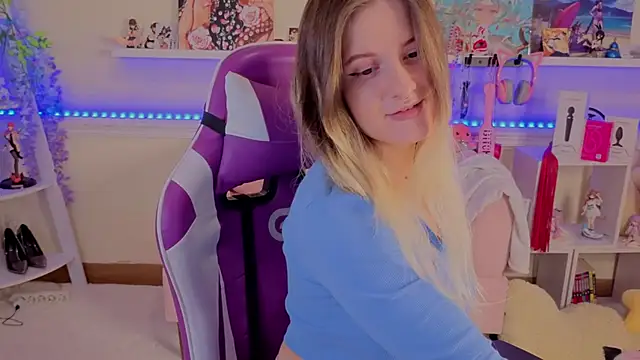 Snapshot of Sonia_Meow chatting on November 25, 6:35 am Sonia Meow online show from November 25, 6:35 am