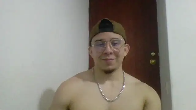 Snapshot of Eross_Santy chatting on June 17, 12:24 am Eross Santy online show from June 17, 12:24 am