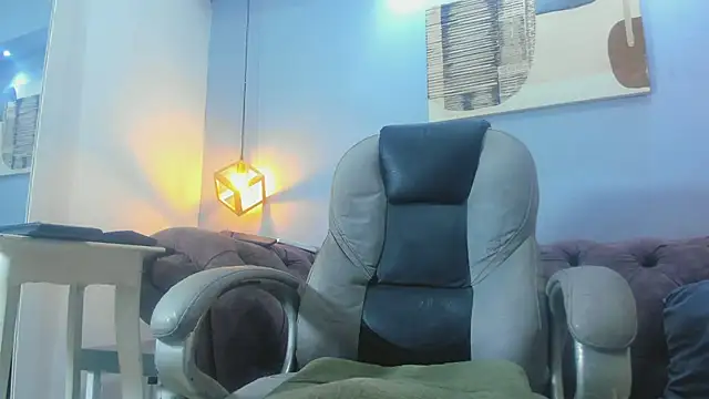 Snapshot of Eross_Santy chatting on June 28, 4:24 pm Eross Santy online show from June 28, 4:24 pm