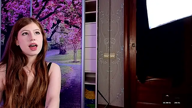 Snapshot of CarolaineMyers chatting on May 25, 4:51 am CarolaineMyers online show from May 25, 4:51 am