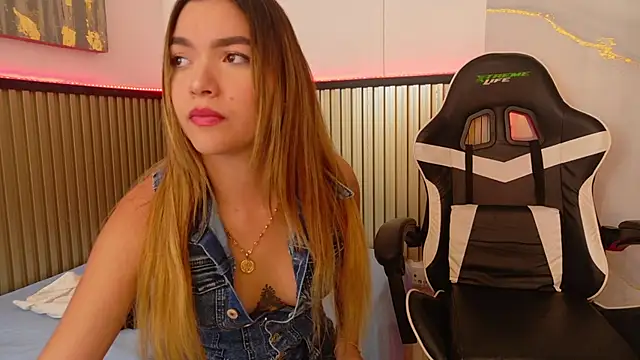 Sammy Lovee online show from November 5, 7:25 pm