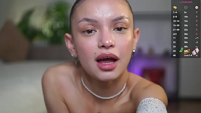 Snapshot of Dubai_Choco chatting on October 13, 5:07 am Dubai Choco online show from October 13, 5:07 am