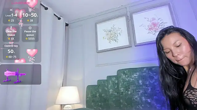 Snapshot of lux_bitchx chatting on June 9, 5:52 am lux bitchx online show from June 9, 5:52 am