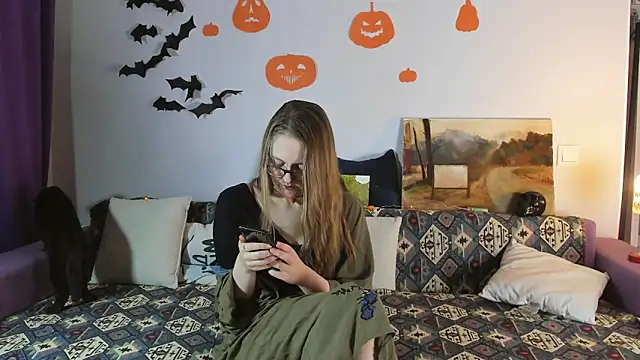 Snapshot of WonderConnie1 chatting on October 28, 9:28 pm WonderConnie1 online show from October 28, 9:28 pm