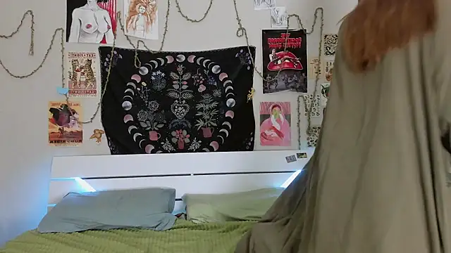 Snapshot of WonderConnie1 chatting on November 13, 12:48 pm WonderConnie1 online show from November 13, 12:48 pm