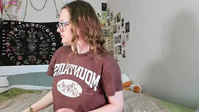 Snapshot of WonderConnie1 chatting on November 16, 8:31 am WonderConnie1 online show from November 16, 8:31 am