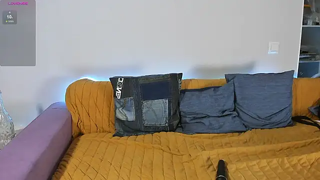 Snapshot of WonderConnie1 chatting on January 15, 2:27 am WonderConnie1 online show from January 15, 2:27 am