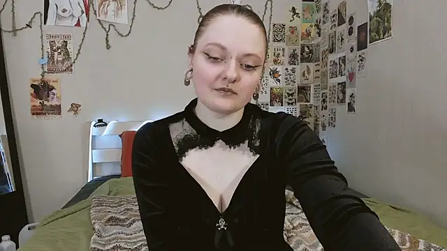 Snapshot of WonderConnie1 chatting on May 28, 1:30 pm WonderConnie1 online show from May 28, 1:30 pm