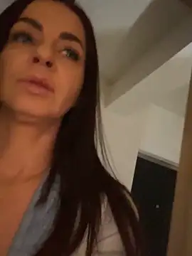 Roxanne Skye online show from September 11, 6:08 pm