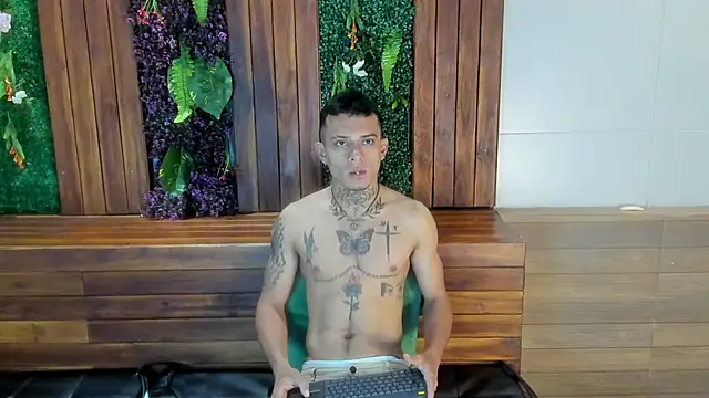 MrJustin  online show from September 15, 8:20 pm