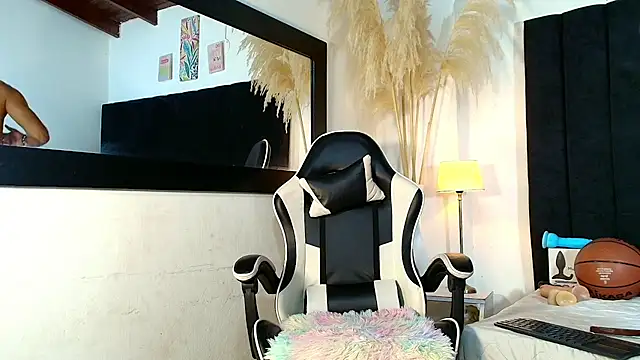 Snapshot of MaicolParker_ chatting on June 20, 12:30 pm MaicolParker online show from June 20, 12:30 pm
