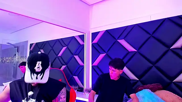 Snapshot of Handsomeboyss19 chatting on October 17, 2:48 am Handsomeboyss19 online show from October 17, 2:48 am