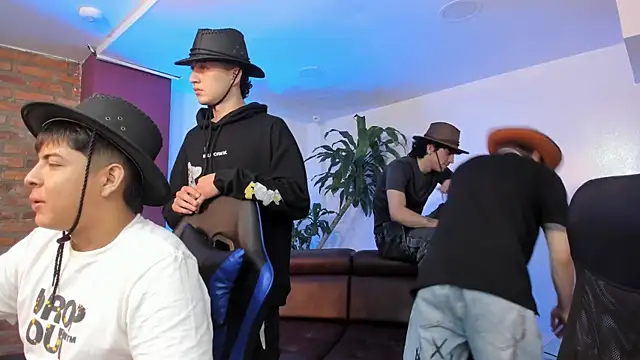 Snapshot of Handsomeboyss19 chatting on November 22, 2:21 am Handsomeboyss19 online show from November 22, 2:21 am