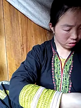 Snapshot of hera-00 chatting on November 23, 6:35 am hera-00 online show from November 23, 6:35 am