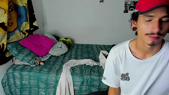 Snapshot of lordpussy__ chatting on May 27, 2:08 am lordpussy online show from May 27, 2:08 am