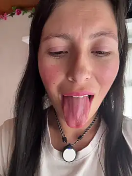 Mia salinass online show from November 20, 6:07 pm